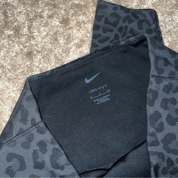 Nike Women's Dri-Fit One High Rise Animal Printed Leggings Size Small - Picture 9 of 12
